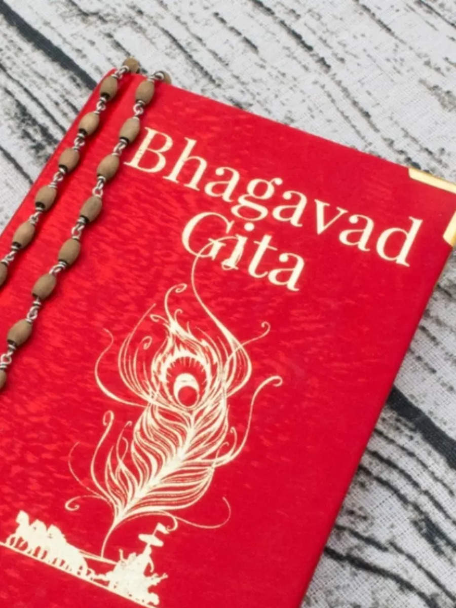 BHAGAVAD GITA A7 WITH WOODEN BOX