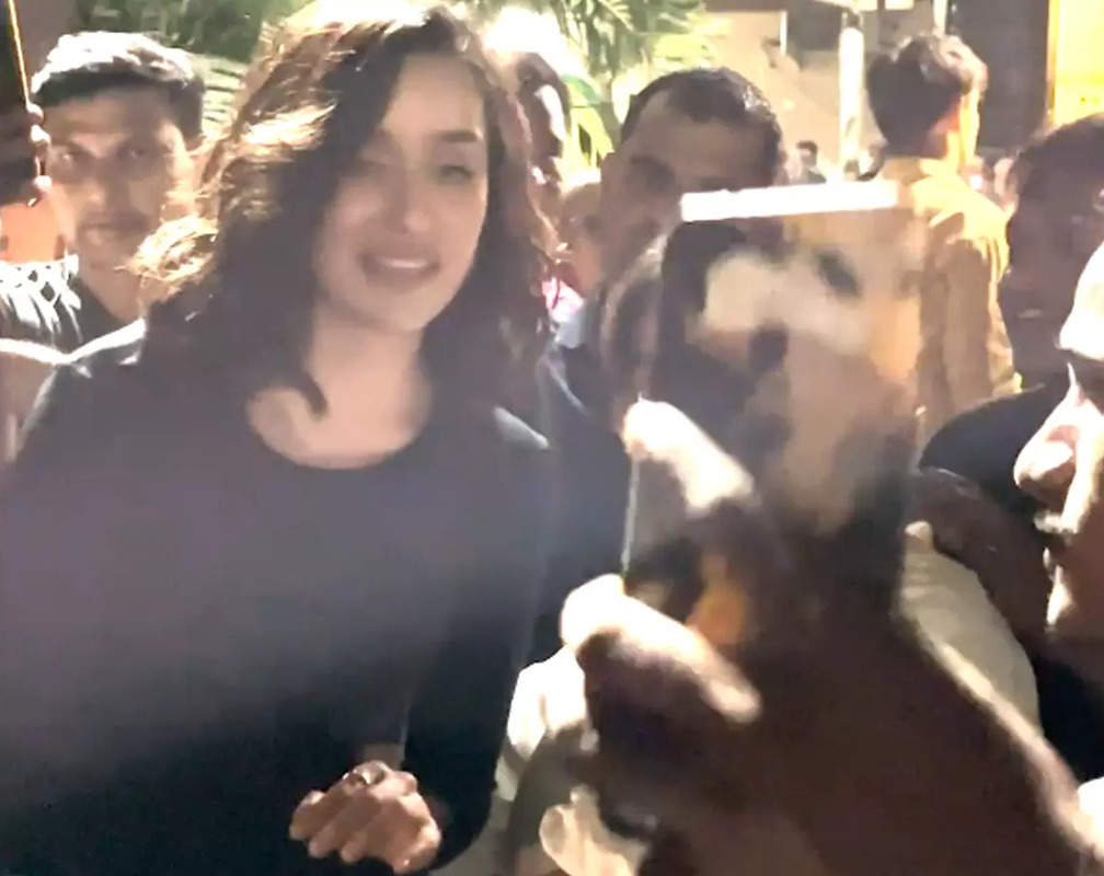 
Shraddha Kapoor gets mobbed by selfie hunters, actress tackles the situation with grace
