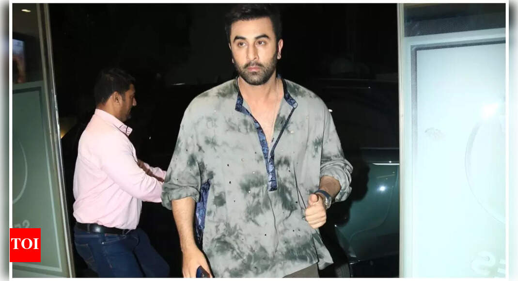 RK's playful gesture with Papz wins hearts