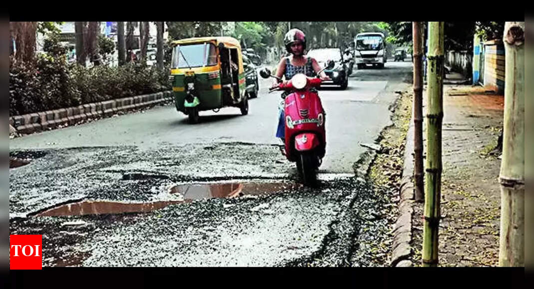 Salt Lake: Festivities Start But Salt Lake Roads Remain Crater-riddled | Kolkata News