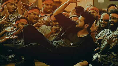 Vijay's 'Leo' HQ print leaked online within hours after release | Tamil