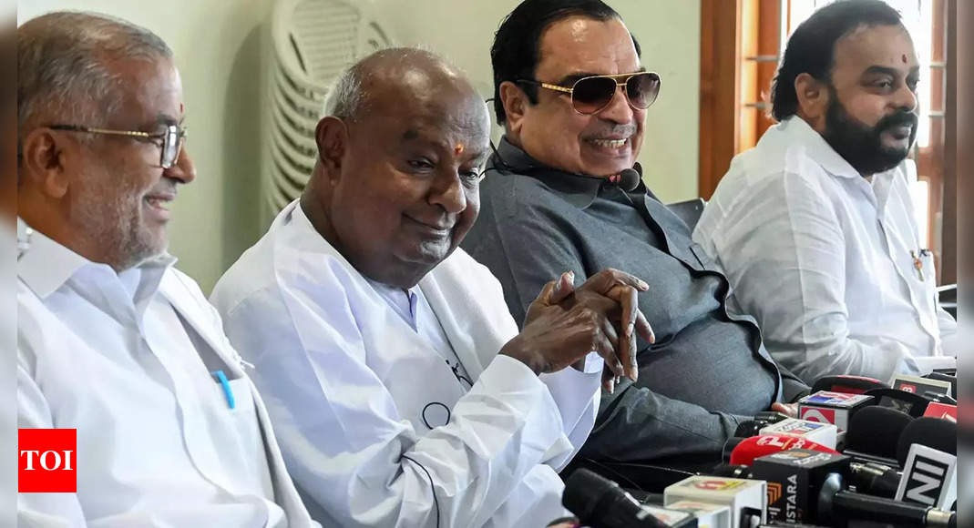 JD(S)-BJP alliance: Deve Gowda sacks rebel leader CM Ibrahim as party's Karnataka president; makes his son Kumaraswamy ad-hoc state chief