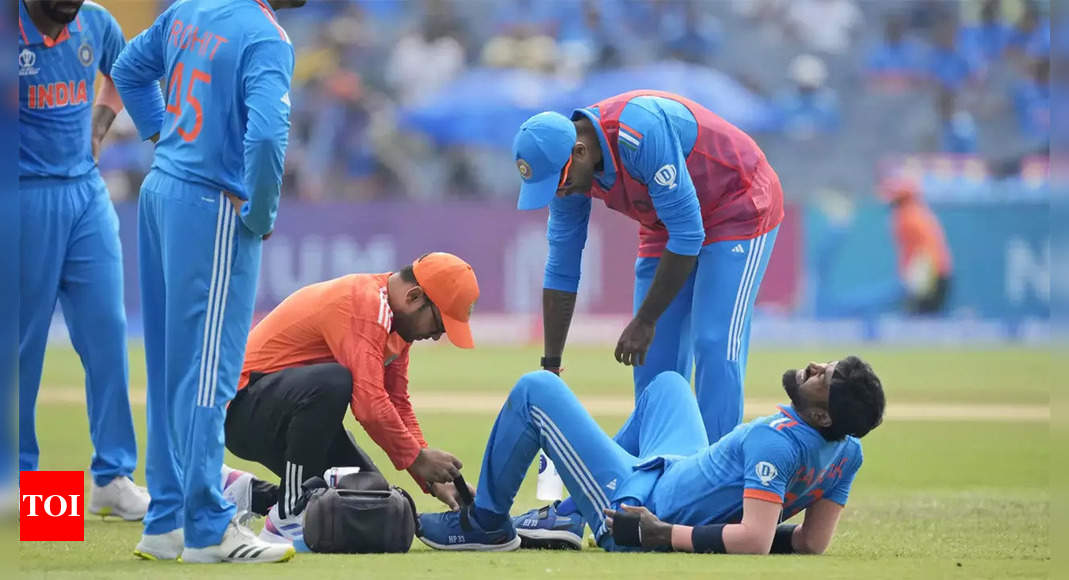 Hardik Pandya: World Cup: Injured Hardik Pandya Leaves Field During ...