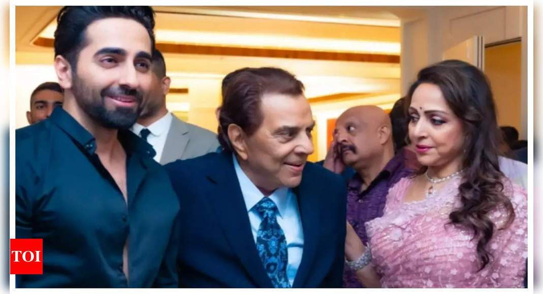 Ayushmann Khurrana’s latest pic with Hema Malini and Dharmendra has a hilarious ‘Dream Girl’ reference: see inside | Hindi Movie News
