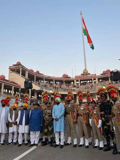 National Flag: Nitin Gadkari inaugurates country's tallest national flag at  Attari-Wagah border in Punjab's Amritsar | India News - Times of India