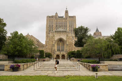 Harvard’s $51 billion fund beats Yale in hard year for endowments