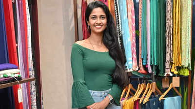 Newlywed actress Keerthi Pandian at the launch of sister Kavitha Pandian's artisanal store’s launch at Mylapore in Chennai