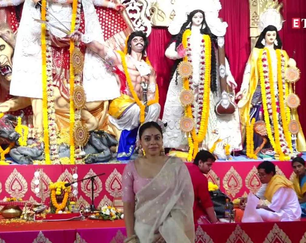 
Inside video! From Ishita Dutta to Tanishaa Mukerji, celebs offer prayers at Durga Puja 'pandal' in Mumbai
