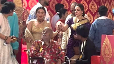 Watch: Rani Mukerji holds Hema Malini’s hand as she helps her reach stage at Durga Puja pandal