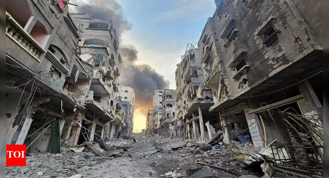 First emergency convoy rolls into Gaza after overnight Israeli air strikes