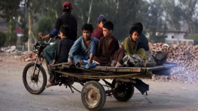 Pakistan expels over 3,000 Afghan refugees in one day