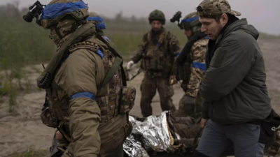 Civilians killed and wounded as Russian forces renew push to take towns in eastern Ukraine