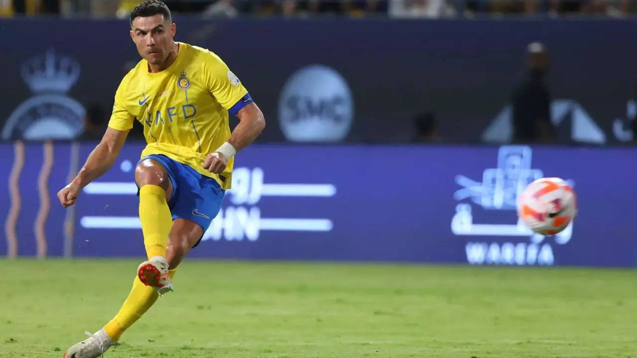 What a free-kick goal from Ronaldo for Al Nassr 🤯🐐🚀 #ronaldo