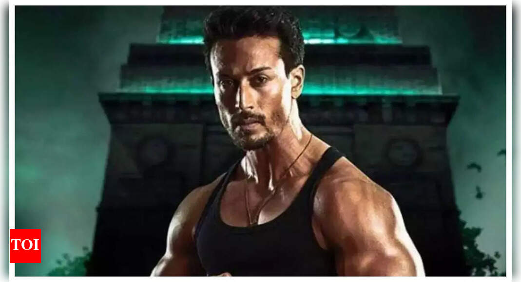 Tiger Shroff takes metro to promote Ganapath