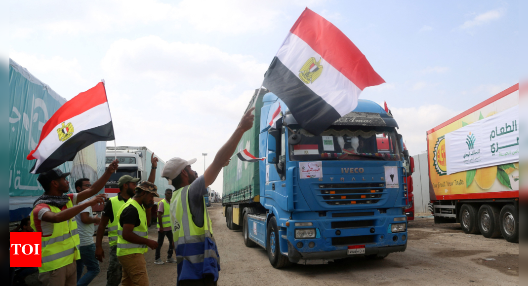 Rafah: Second Aid Convoy Enters Egyptian Side Of Rafah Crossing En ...