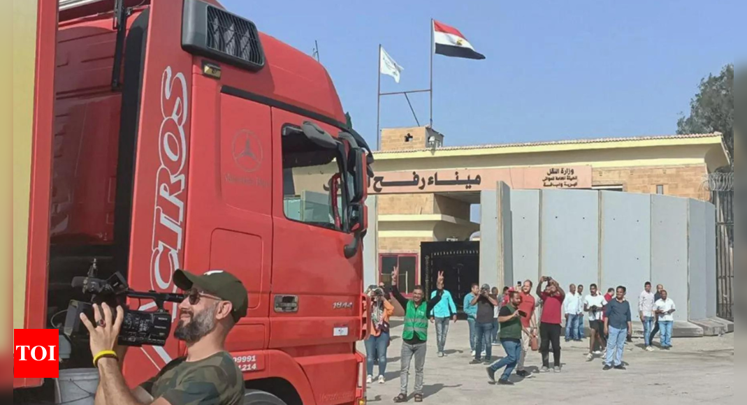 Gaza: Israel 'accidentally' Fires At Egyptian Post; 2nd Aid Convoy On ...