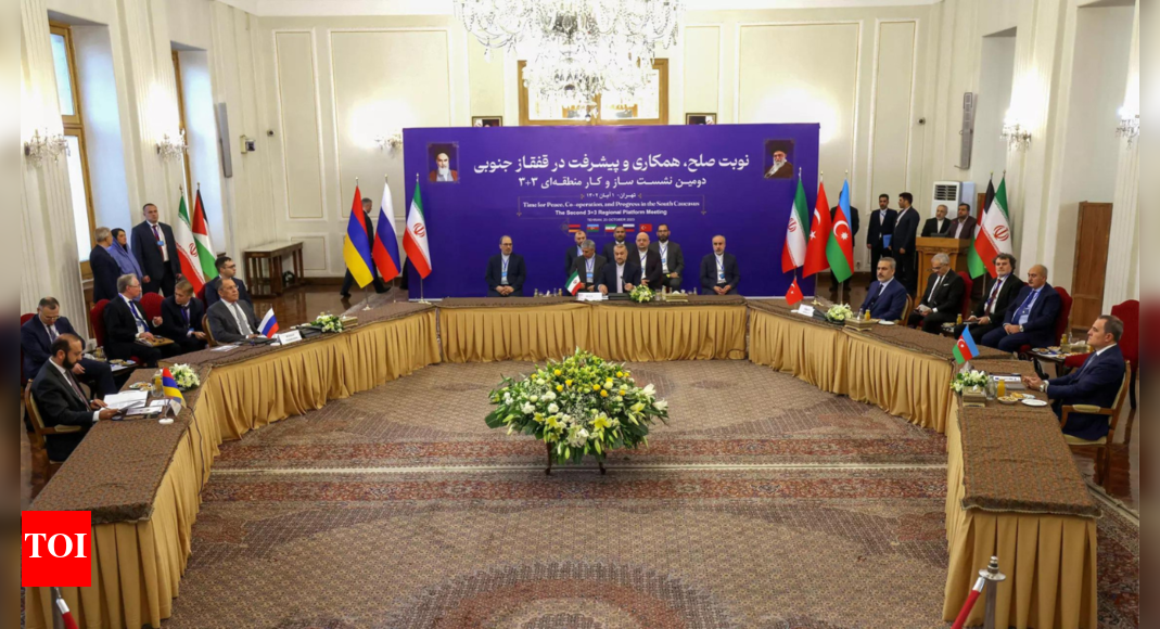 Iran hosts Armenia-Azerbaijan talks, says they offer chance of South Caucasus peace