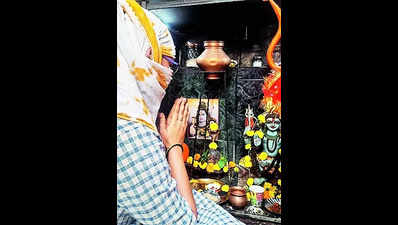 Ganga-Jamuna fasts for Durga, say daughters of soil shamed, but deity sculpted with brothel clay
