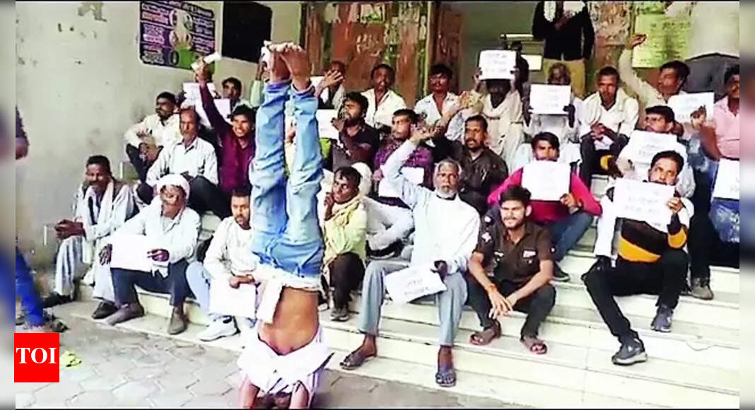 Ticket Anger: Ticket Anger Sparks Protests At Cong Office & Nath Home ...