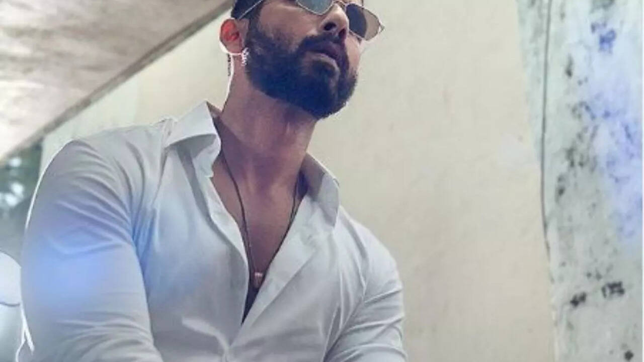 Excitement Peaks as Shahid Kapoor Returns as a Cop in Deva - First Look ...