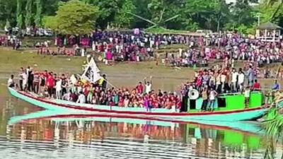 River that divides India, Bangladesh floods with shared festive spirit