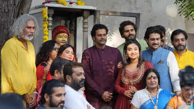 'Kasoombo' first look: Director Vijaygiri Bava announce the historical film with Shraddha Dangar, Raunaq Kamdar and others