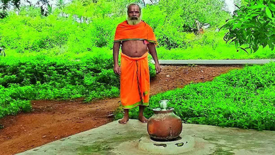 Farmer keeps drinking water pot filled for 60 years for travellers