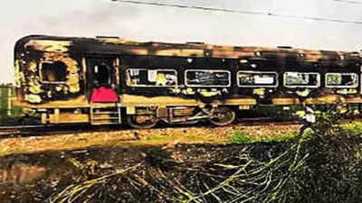 Patalkot Express catches fire in Agra, 3 injured