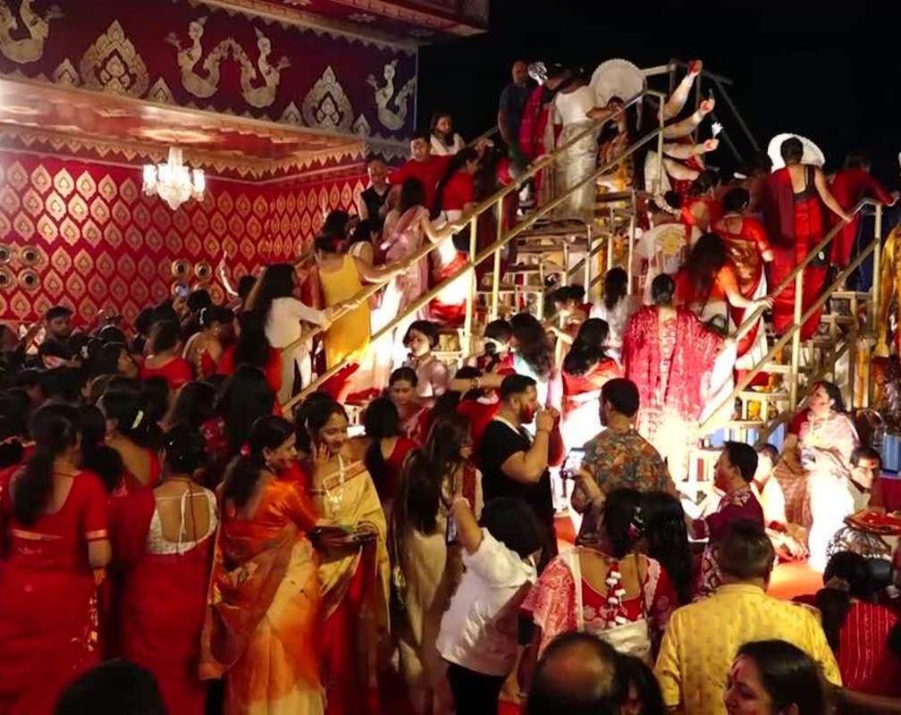 
From traditional Dhunuchi dance to Sindoor Khela, Rani Mukerji celebrates Durga Puja with full enthusiasm
