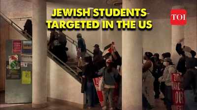 Jewish Students Targeted in the US: Palestinian demonstrators pound on doors, shout ‘Free Palestine’
