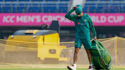 Babar Azam last to enter nets during Pakistan training ahead of must-win World Cup tie against South Africa