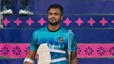 Shakib Al Hasan rejoins Bangladesh squad after travelling Dhaka to fix 'technical issues' with personal mentor