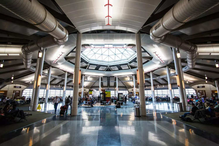 US Airports That Allow Non Travellers Pass The Security As Visitors To   Louis Armstrong New Orleans International Airport 