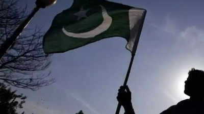 Pakistan: Government employees hold massive protests against salary cuts, pension reforms