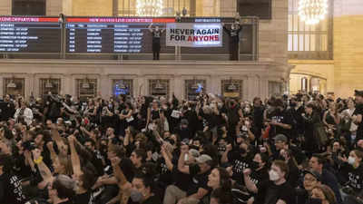 Israel-Hamas war: Protesters shut New York's Grand Central