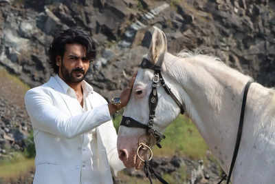 Vishal Aditya Singh calls horse 'Badshah' his favourite co-star in 'Chand Jalne Laga'