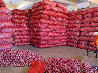 Govt imposes minimum export price of $800 per tonne on onion till Dec 31