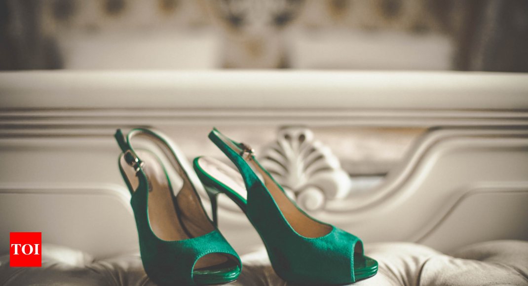 Victoria Beckham Green Satin Pumps - Meghan Markle's Shoes - Meghan's  Fashion