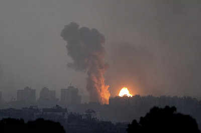 Israel on verge of perilous push into Gaza: Analysts