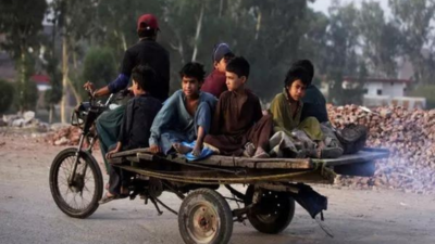 Over 8000 Afghan migrants forced to return from Pakistan with just two days remaining in deadline