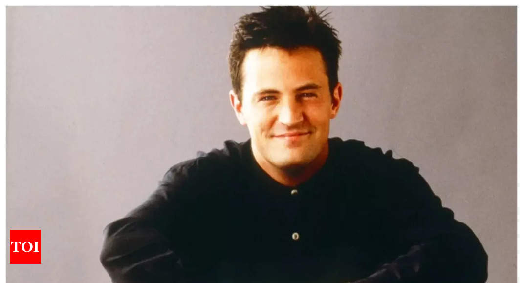 Friends' Cast Matthew Perry Very Not Funny GIF