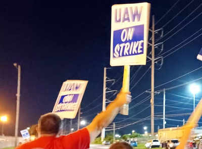 Auto workers to end strike on Monday as UAW reaches agreement with management