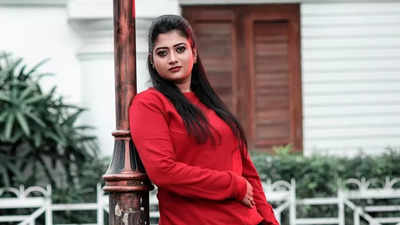 35-year-old Malayalam actress Renjusha Menon found dead at her residence -  Times of India