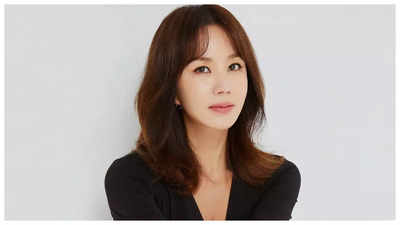 'Doctor Cha' actress Uhm Jung Hwa issues warning against fake social ...