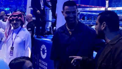 Salman Khan and Cristiano Ronaldo spotted having a friendly chat at the boxing match, viral pictures and videos silence trolls