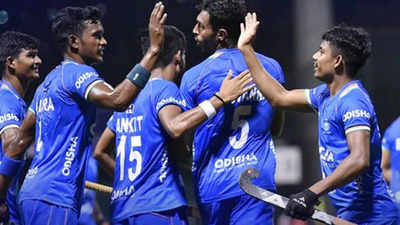 India storm into semis with stunning 6-2 win over New Zealand