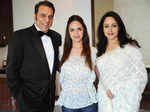 Esha with parents Dharmendra, Hema