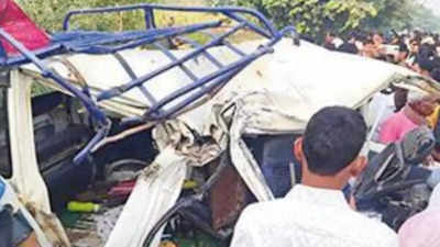 4 students among 5 dead as 2 school vehicles collide head on in UP's Budaun