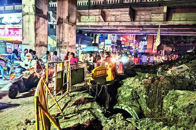 Traffic Chaos, Bhide Bridge, Stormwater Line Work, PMC, Barricading