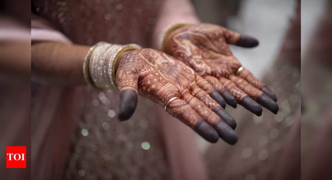 ​Best Mehendi designs for Karwa Chauth 2023 |